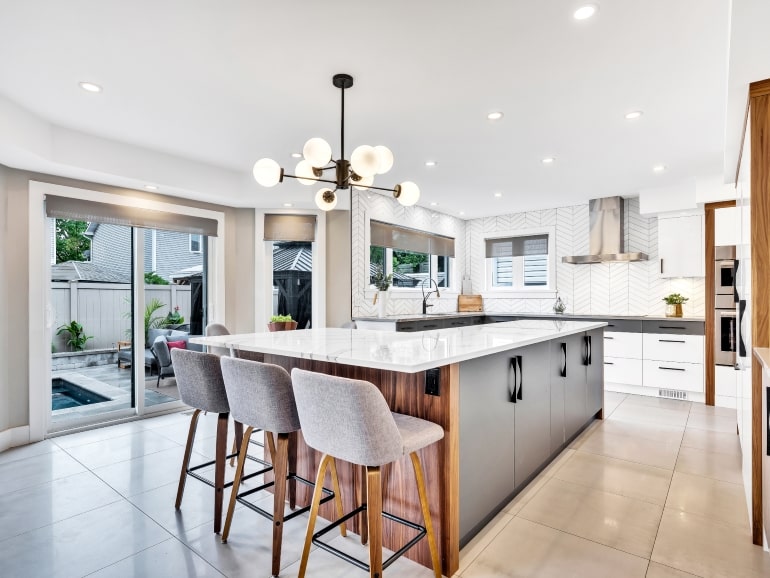 Beautiful Kitchen 770px-min